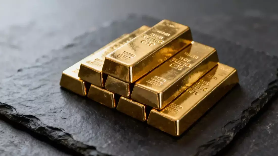 Gold Rally at $4,422: Jobs Shock, Fed Bets, and CPI Test Ahead