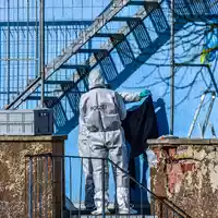 Der Mann soll seine Ehefrau auf einer Feuertreppe erschossen haben. (Archivfoto)  - Foto: Fabian Koss/onw-images/dpa