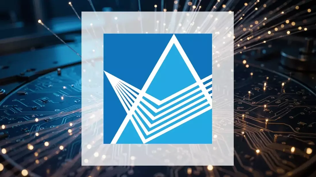 POET Technologies Stock: Volatility, Lumilens Deal, and Production Risks