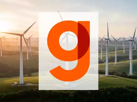Moderne Windkraftanlagen in einer weiten Landschaft bei Sonnenuntergang als Symbol für Investitionen in erneuerbare Energien. - Foto: über boerse-global.de