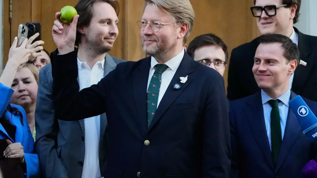 «Nichts ist vorbei. Alles fängt erst an», schrieb Jabloko-Chef Nikolai Rybakow nach dem Urteilsspruch bei Telegram.  - Bild: Pavel Bednyakov/AP/dpa