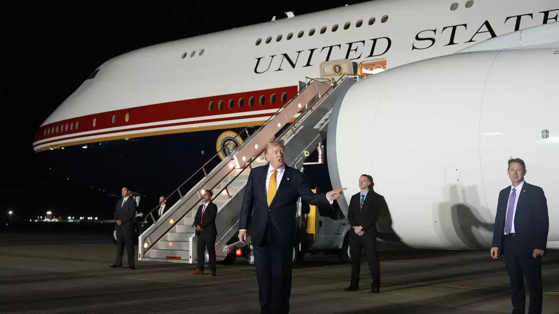 Trump flog mit der neuesten Air Force One in die USA (Archivbild). - Bild: Alex Brandon/AP/dpa
