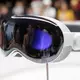 Bei den privaten Verbrauchern ist die Apple Vision Pro bislang nur ein Nischenprodukt.  - Bild: Christoph Dernbach/dpa