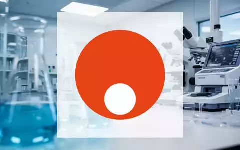 Moderne Laborausstattung mit verschwommenen Glasgeräten in einer professionellen, sterilen Forschungsumgebung. - Foto: über boerse-global.de