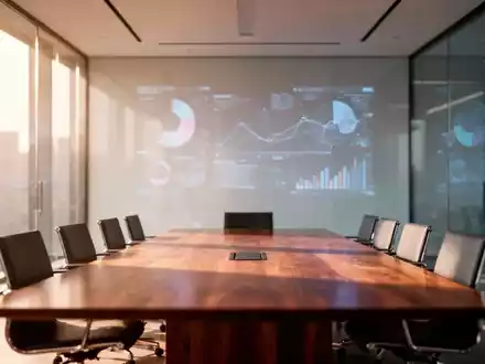 Ein moderner, minimalistischer Konferenzraum mit natürlichem Licht und subtilen digitalen Datenvisualisierungen im Hintergrund. - Foto: über boerse-global.de