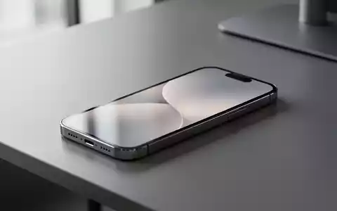 Ein modernes Smartphone liegt auf einem minimalistischen Schreibtisch in einer professionellen, hellen Arbeitsumgebung. - Foto: über boerse-global.de