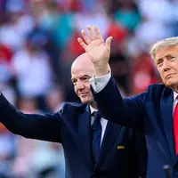 Sie gelten als beste Freunde. Nun gibt Trump Infantino Rückendeckung. (Archivbild) - Foto: Tom Weller/dpa