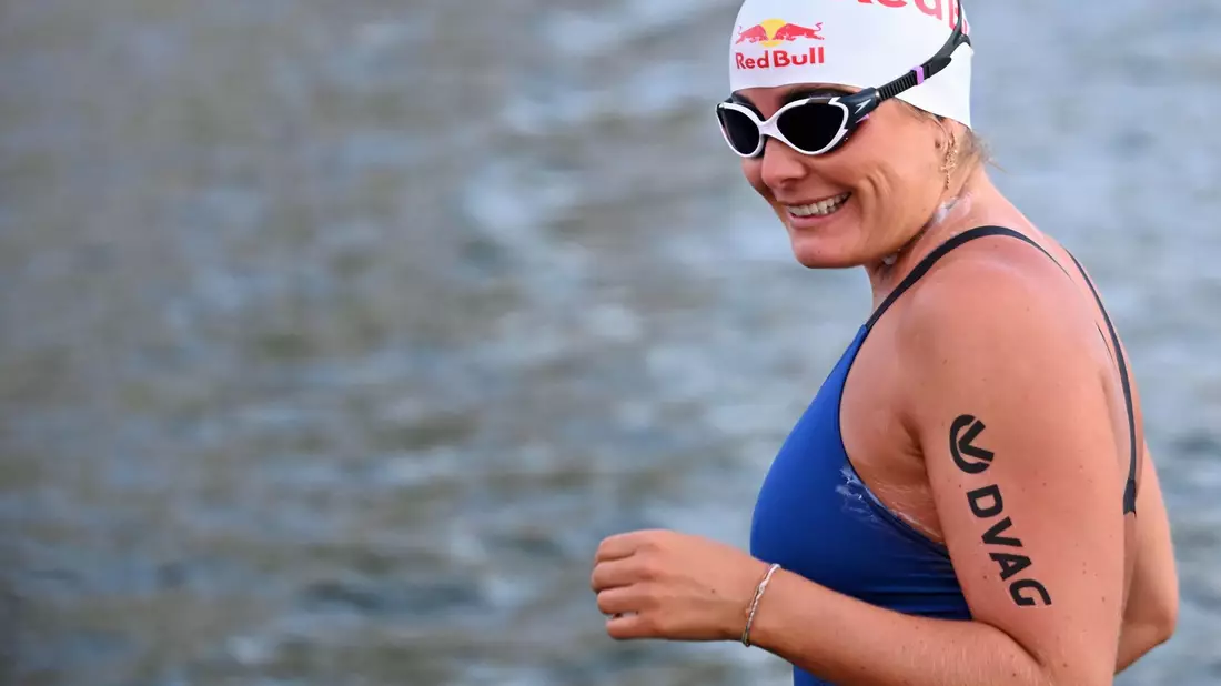  Rund 200 Kilometer will die gebürtige Marburgerin in vier Tagen von Frankfurt nach Köln schwimmen. - Bild: Jennifer Brückner/dpa