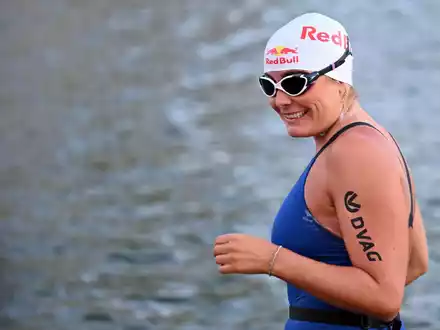  Rund 200 Kilometer will die gebürtige Marburgerin in vier Tagen von Frankfurt nach Köln schwimmen. - Foto: Jennifer Brückner/dpa