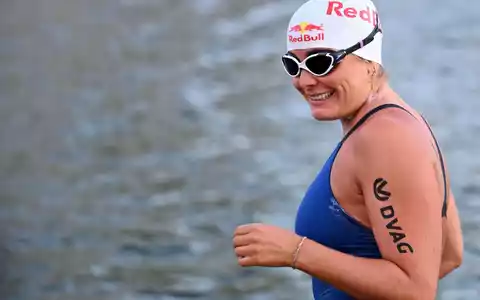  Rund 200 Kilometer will die gebürtige Marburgerin in vier Tagen von Frankfurt nach Köln schwimmen. - Foto: Jennifer Brückner/dpa