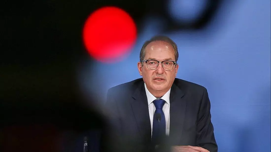 Dobrindt will Verfassungsschutz zu aktivem Geheimdienst umbauen