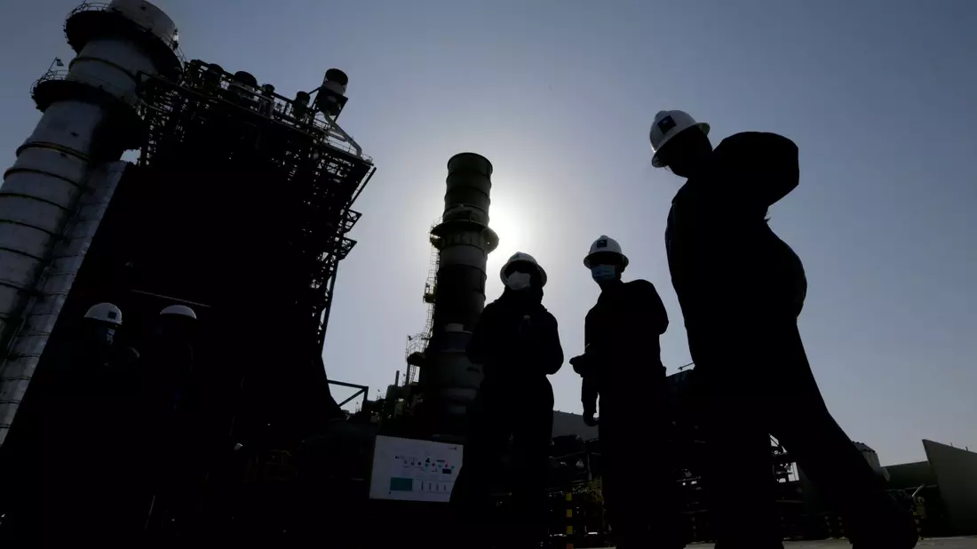 Die Huthi haben jüngst nach eigenen Angaben eine Raffinerie des staatlichen saudischen Ölkonzerns Aramco im Südwesten Saudi-Arabiens attackiert. (Archivbild) - Bild: Amr Nabil/AP/dpa