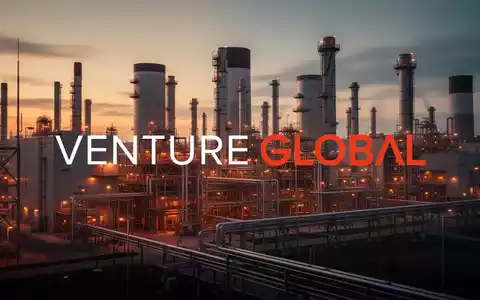 Moderne Energieinfrastruktur bei Dämmerung als Symbol für globale Handelsvolumina und Energiemärkte. - Foto: über boerse-global.de