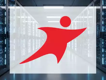Modernes Rechenzentrum mit leuchtenden Server-Racks als Symbol für digitale Infrastruktur und technologisches Wachstum. - Foto: über boerse-global.de