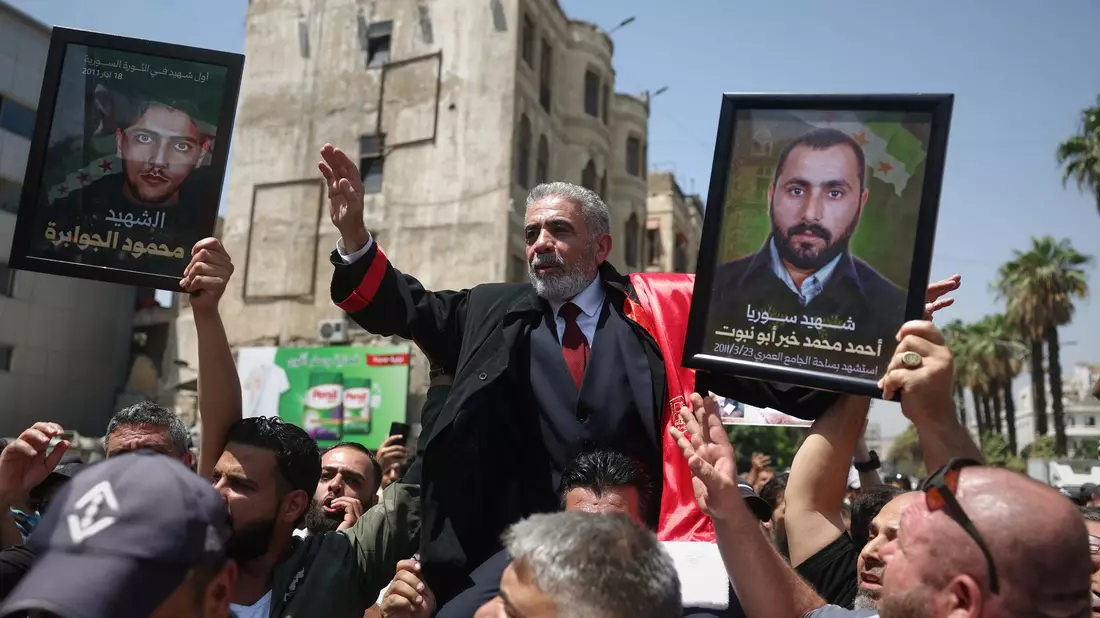 Nach dem Urteil gegen Nadschib kam es zu Jubel und Freudenschreien.  - Bild: Ghaith Alsayed/AP/dpa