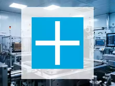 Moderne Halbleiter-Fertigungsanlage in einem Reinraum mit Fokus auf Hochtechnologie und industrielle Präzision. - Foto: über boerse-global.de
