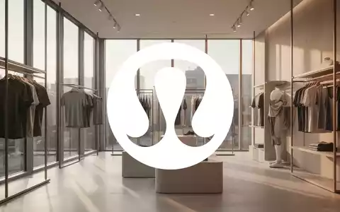 Minimalistisches Interieur eines hochwertigen Sportbekleidungsgeschäfts mit sanftem Tageslicht und Fokus auf Design. - Foto: über boerse-global.de