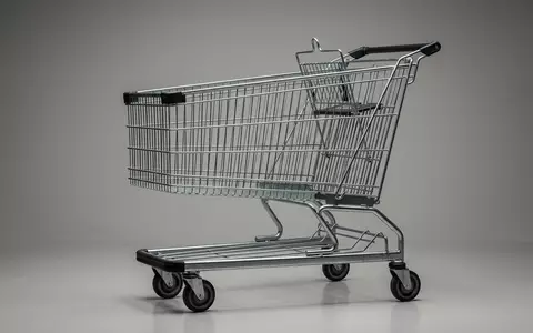 Fotorealistische Studioaufnahme von Einkaufswagen zum Thema Costco Membership, ISIN US22160K1051, klare Lichtfuehrung - Foto: THN