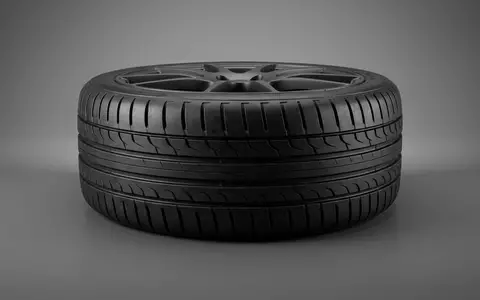 Fotorealistische Studioaufnahme von Sommerreifen zum Thema Michelin Pilot Sport, ISIN FR0000121261, klare Lichtfuehrung - Foto: THN