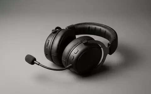 Fotorealistische Studioaufnahme von Gaming-Headset zum Thema Corsair Virtuoso Headset, ISIN US22160N1090, klare Lichtfuehrung - Foto: THN