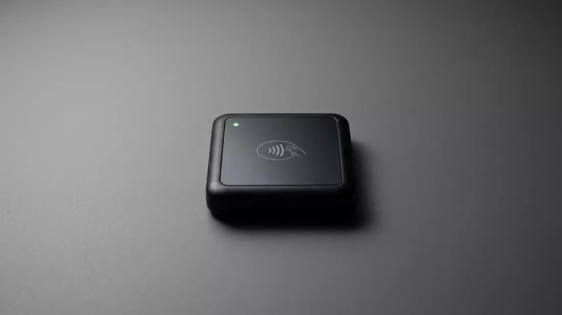 Fotorealistische Studioansicht von Kartenlesegerät in neutraler Produktdarstellung