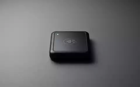 Fotorealistische Studioaufnahme von KartenlesegerÀt zum Thema Square Reader, ISIN US8522341036, klare Lichtfuehrung - Foto: THN