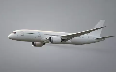 Fotorealistische Studioaufnahme von Flugreise zum Thema Delta Flug, ISIN US2473617023, klare Lichtfuehrung - Foto: THN