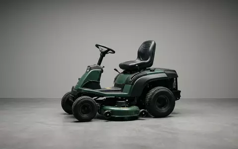 Fotorealistische Studioaufnahme von Rasentraktor zum Thema John Deere Rasentraktor, ISIN US2441991054, klare Lichtfuehrung - Foto: THN