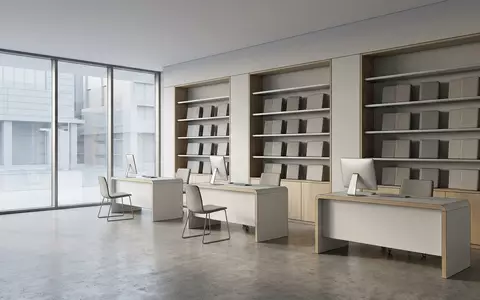 Architektur-Render im Reisebüro mit Reiseunterlagen zum Thema Lufthansa Flugticket, ISIN DE0008232125, neutrales Tageslicht - Foto: THN