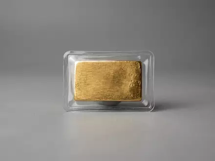 Fotorealistische Studioaufnahme von Goldbarren zum Thema Xetra Gold, ISIN DE0005810055, klare Lichtfuehrung - Foto: THN