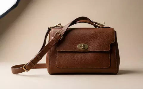 Fotorealistische Studioaufnahme von Lederhandtasche zum Thema Michael Kors Handtasche, ISIN US14040H1059, klare Lichtfuehrung - Foto: THN