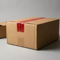 Fotorealistische Studioaufnahme von Arzneimittelpaket zum Thema DocMorris Versandapotheke, ISIN CH0042615283, klare Lichtfuehrung - Foto: THN