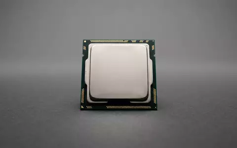 Fotorealistische Studioaufnahme von Desktop-Prozessor zum Thema AMD Ryzen 7, ISIN US0079031078, klare Lichtfuehrung - Foto: THN