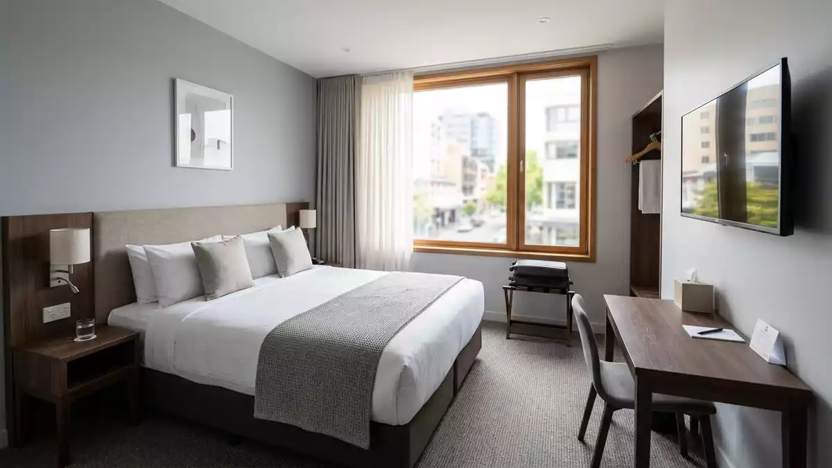 Fotorealistische Ansicht von Hotelzimmer auf Reisen in realer Umgebung, neutral