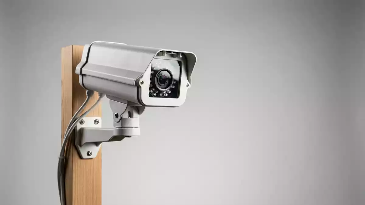 Fotorealistische Studioansicht von Überwachungskamera in neutraler Produktdarstellung