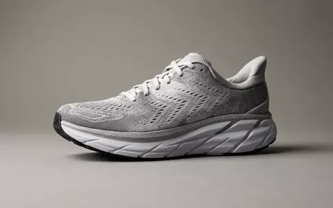 Fotorealistische Studioaufnahme von Laufschuh zum Thema Asics Novablast, ISIN JP3118000003, klare Lichtfuehrung - Foto: THN