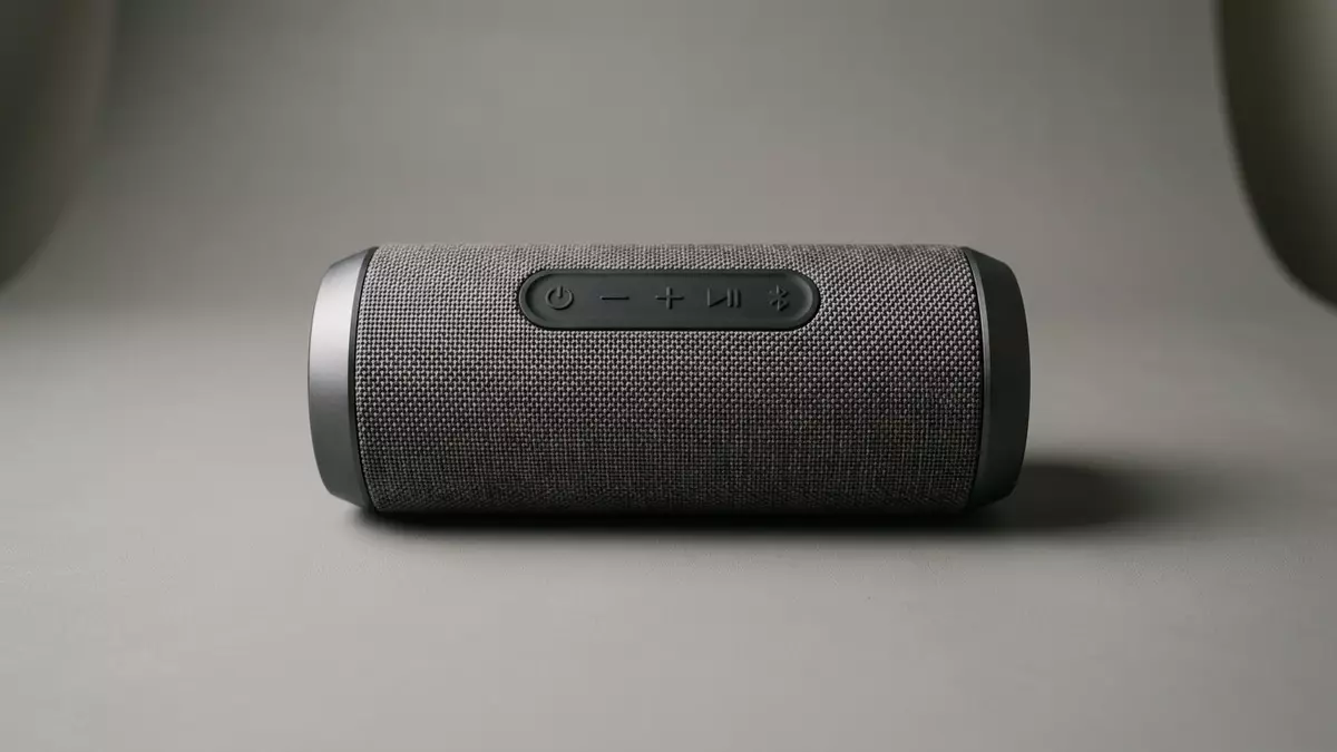 Fotorealistische Studioansicht von Bluetooth-Lautsprecher in neutraler Produktdarstellung