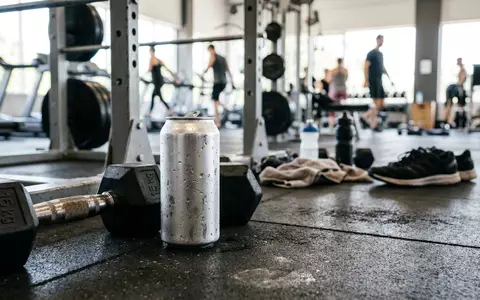 Fotorealistische Aufnahme von Energydrink beim Sport zum Thema Celsius Energy Drink, ISIN US15118V2079, natuerliches Licht - Foto: THN