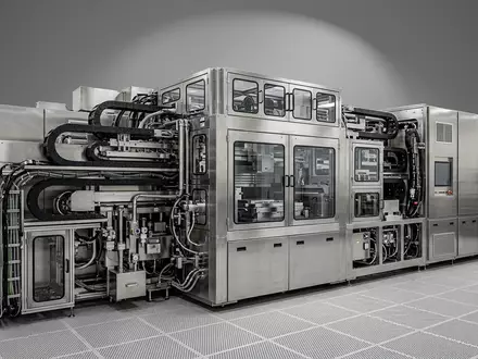 Fotorealistische Studioaufnahme von Lithographiesystem zum Thema ASML Lithographiesystem, ISIN NL0010273215, klare Lichtfuehrung - Foto: THN