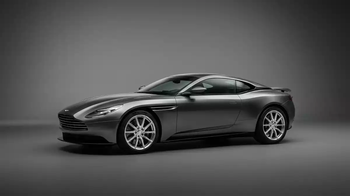 Fotorealistische Studioansicht von Sportcoupé in neutraler Produktdarstellung, neutral