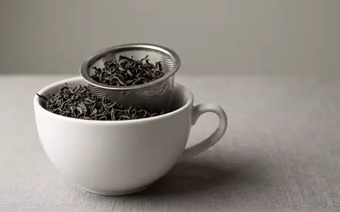 Fotorealistische Studioaufnahme von Schwarztee zum Thema Twinings Tee, ISIN GB0006731235, klare Lichtfuehrung - Foto: THN
