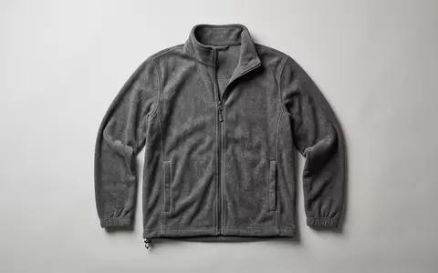 Fotorealistische Studioaufnahme von Fleecejacke zum Thema Columbia Fleecejacke, ISIN US1985161066, klare Lichtfuehrung - Foto: THN