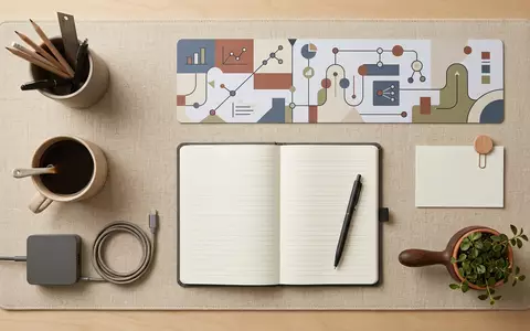 Flatlay-Arrangement rund um Büroarbeitsplatz zum Thema Cognizant Karriere, ISIN US1924461023, weiches Oberlicht - Foto: THN