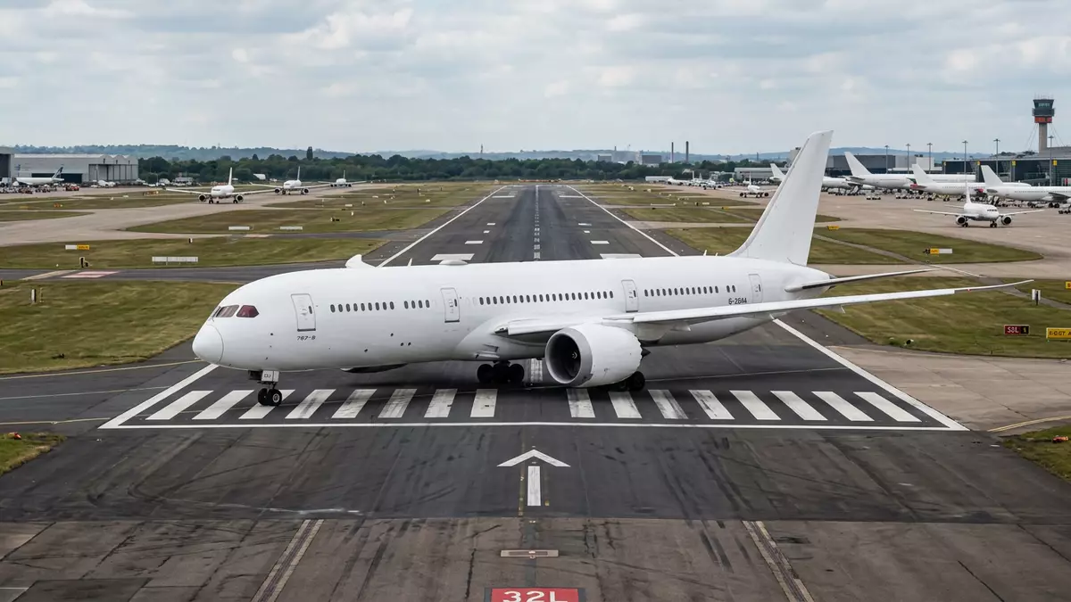 Fotorealistische Ansicht von Passagierflugzeug auf Flugreisen in realer Umgebung