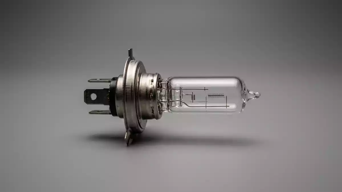 Fotorealistische Studioansicht von Autolampe in neutraler Produktdarstellung, neutral