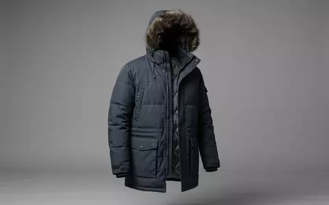 Fotorealistische Studioaufnahme von Winterparka zum Thema Canada Goose Parka, ISIN CA1350871028, klare Lichtfuehrung - Foto: THN