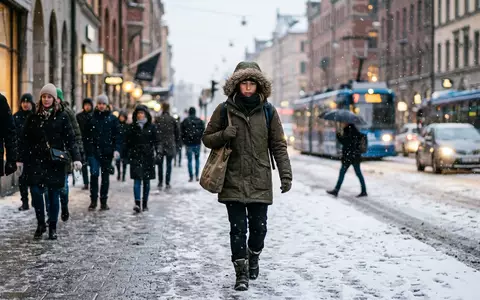Fotorealistische Aufnahme von Winterparka bei Kälte zum Thema Canada Goose Parka, ISIN CA1350871028, natuerliches Licht - Foto: THN