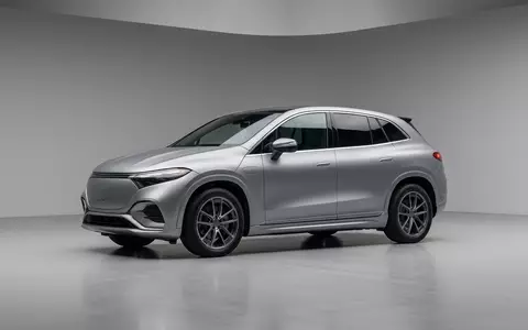 Fotorealistische Studioaufnahme von Elektro-SUV zum Thema BYD Atto 3, ISIN CN0005855325, klare Lichtfuehrung - Foto: THN