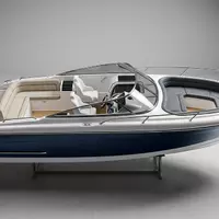 Fotorealistische Studioaufnahme von Motorboot zum Thema Sea Ray Boot, ISIN US1170431092, klare Lichtfuehrung - Foto: THN