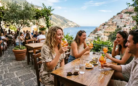 Fotorealistische Aufnahme von Aperitif in der Bar zum Thema Aperol Spritz, ISIN NL0015435975, natuerliches Licht - Foto: THN